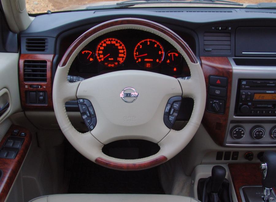  Nissan Patrol 5-Door 2004 года  (фото 8 из 20)